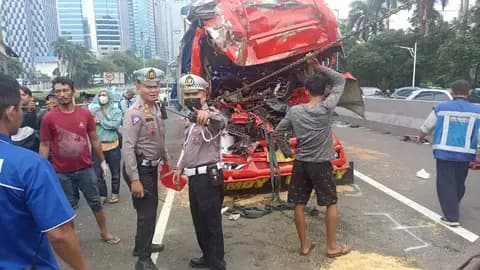 Jeda di Jantung Kota: Pelajaran Berharga di Balik Kemacetan yang Mengajarkan Arti Ruang dan Kesabaran